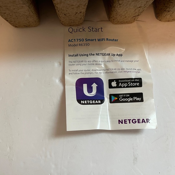 NETGEAR Dual-Band WiFi Router - Black - Picture 3 of 7